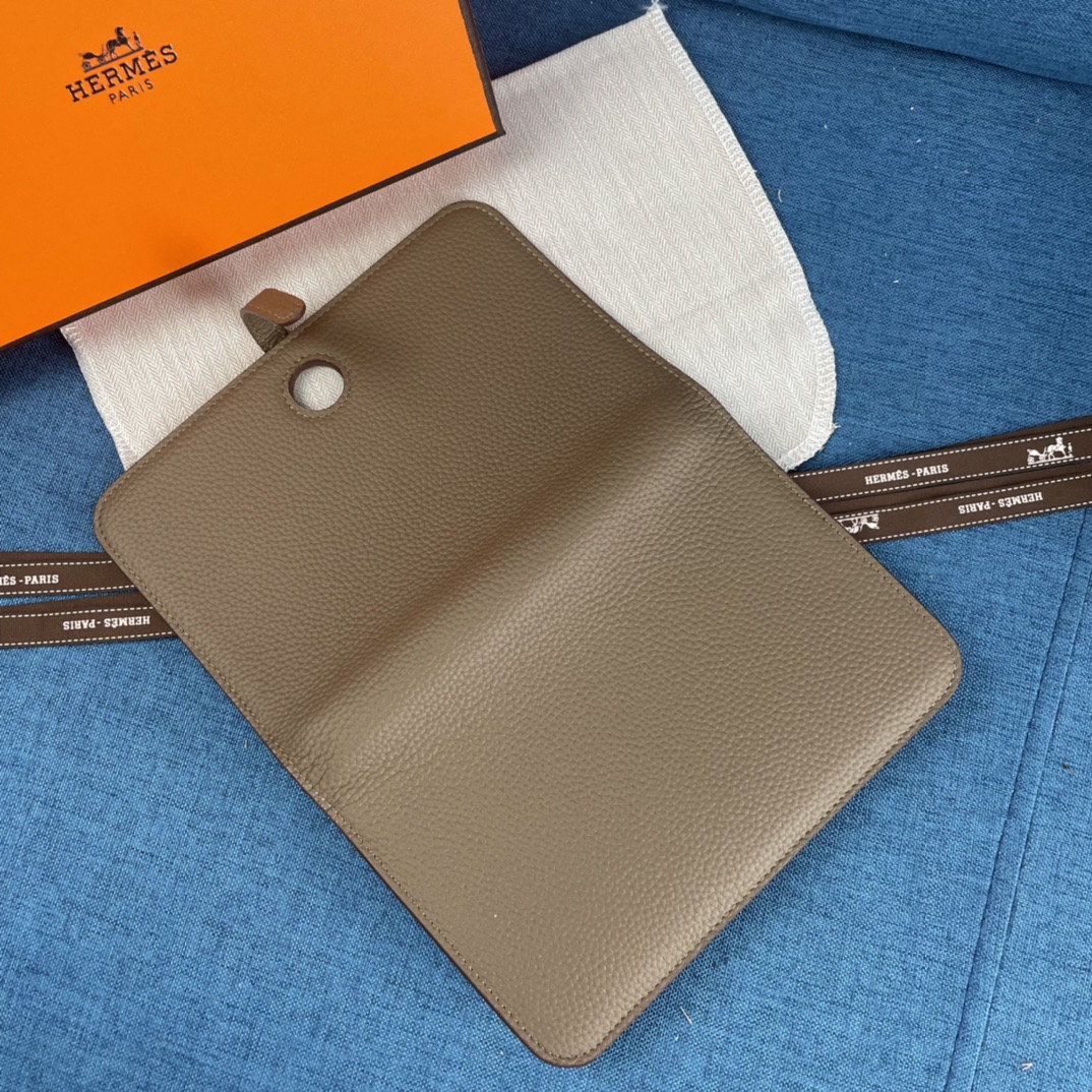 Hermes Dogon Duo Wallet in Togo Leather with Removable Coin Purse - Taupe 9 i1657856316 9866 7