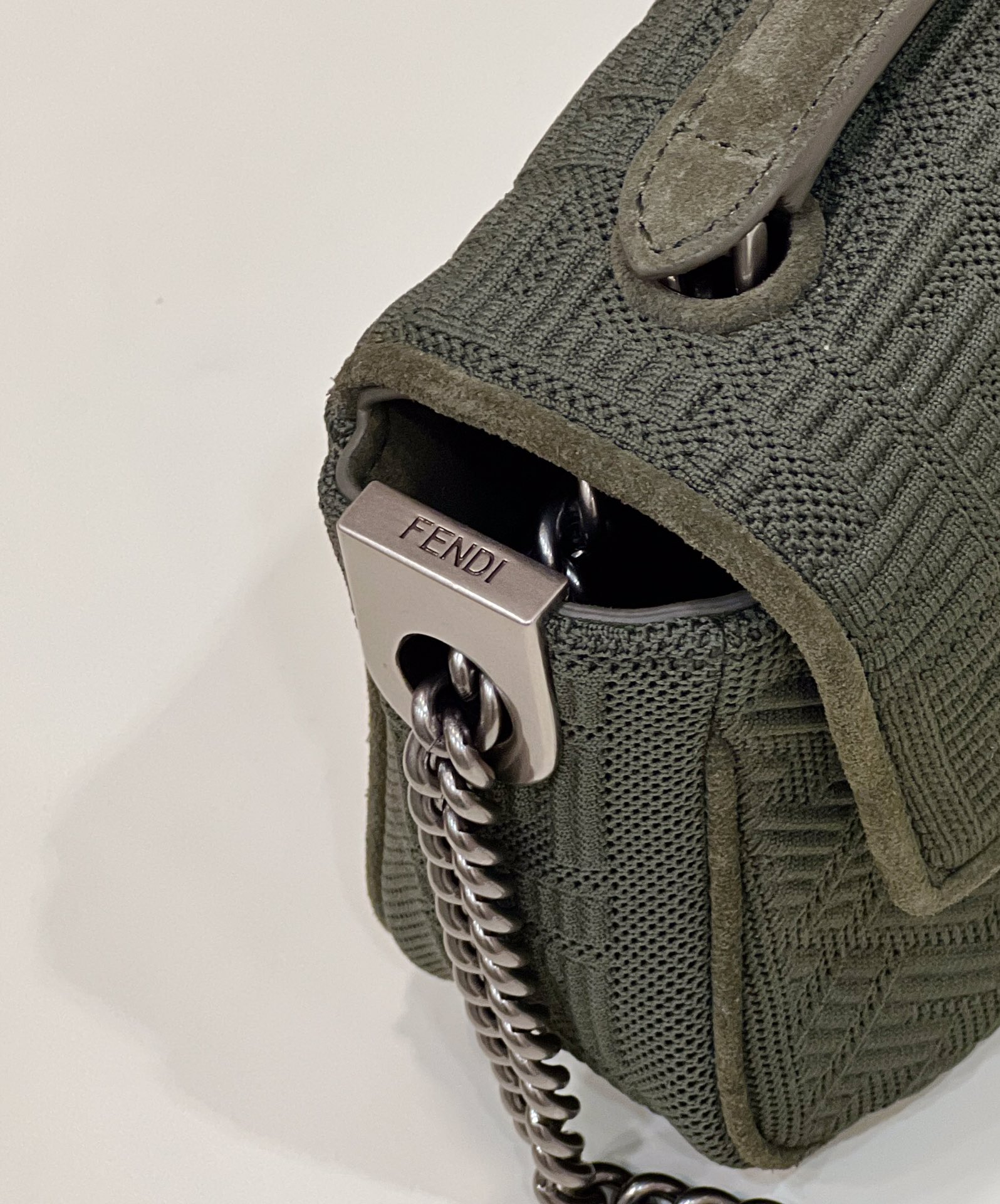 FENDI芬迪3D纹理FF链条baguette手袋8529