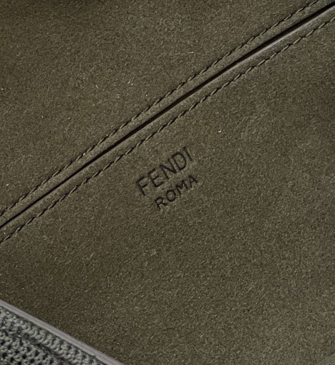 FENDI芬迪3D纹理FF链条baguette手袋8529