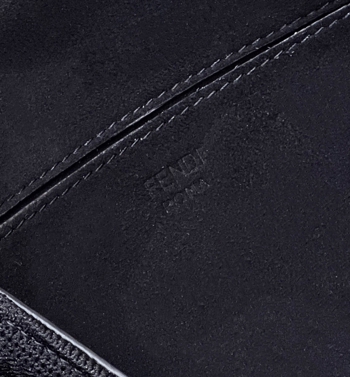 FENDI芬迪3D纹理FF链条baguette手袋8529