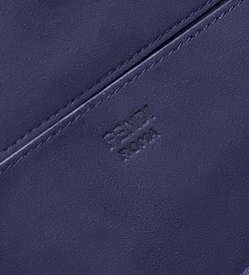 FENDI芬迪3D纹理FF链条baguette手袋8529