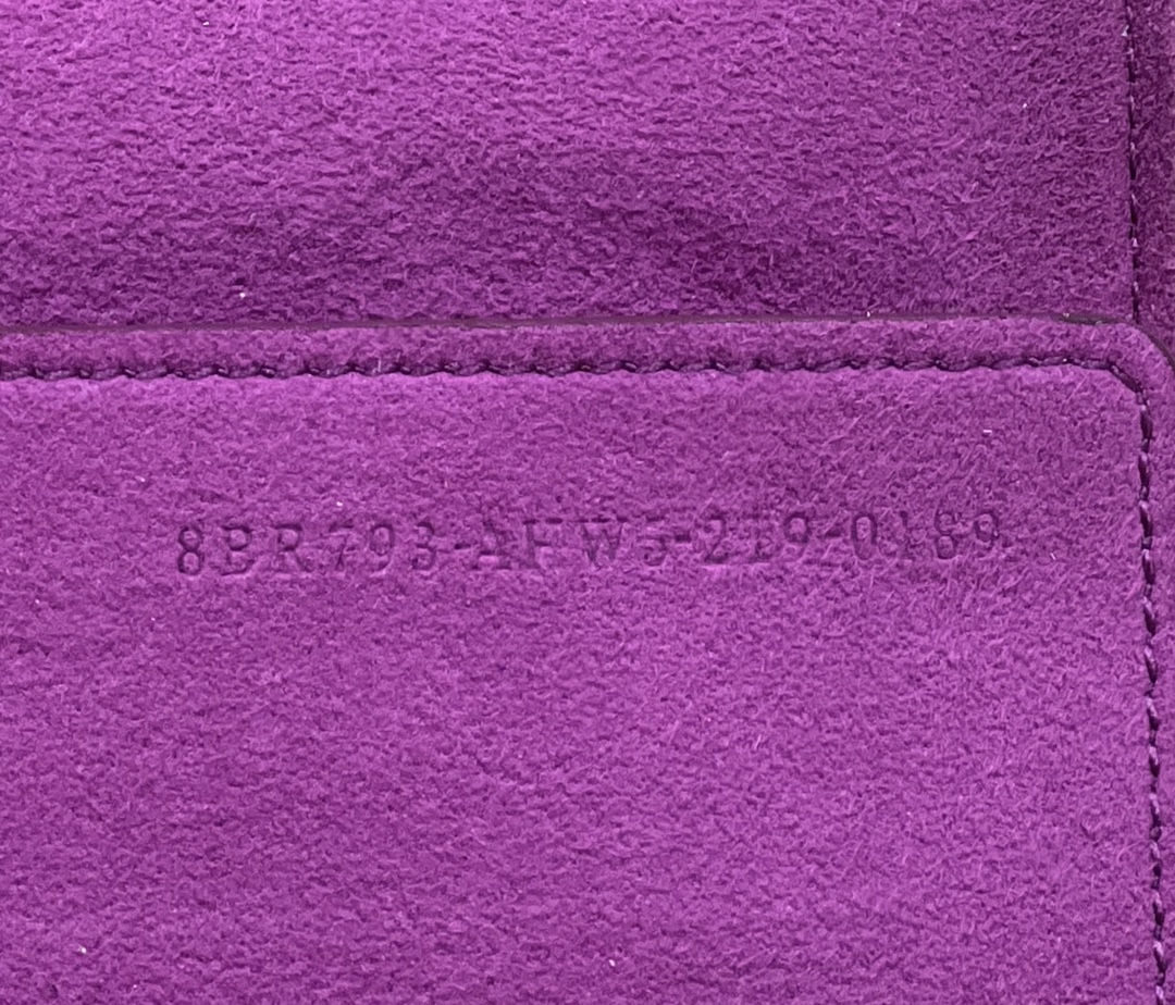 FENDI芬迪3D纹理FF链条baguette手袋8529