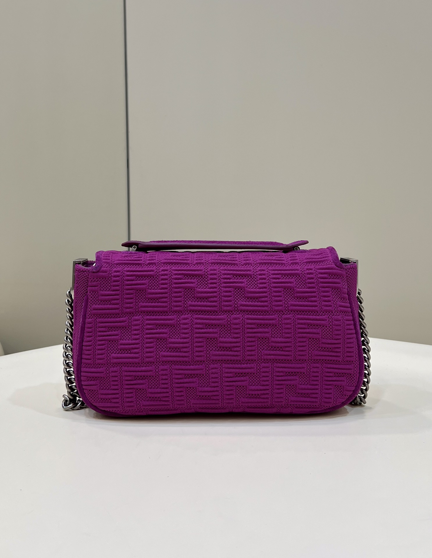 FENDI芬迪3D纹理FF链条baguette手袋8529