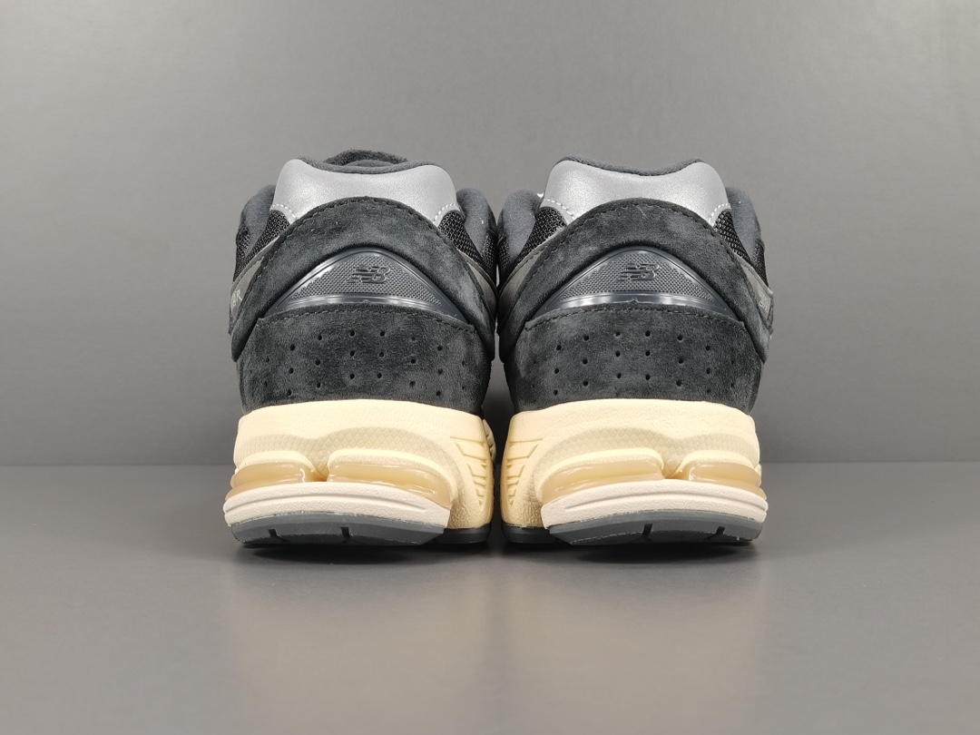 【专柜版：NB】灰碳色 New Balance 202R 复古休闲跑步鞋 M2002RHO
 尺码：3