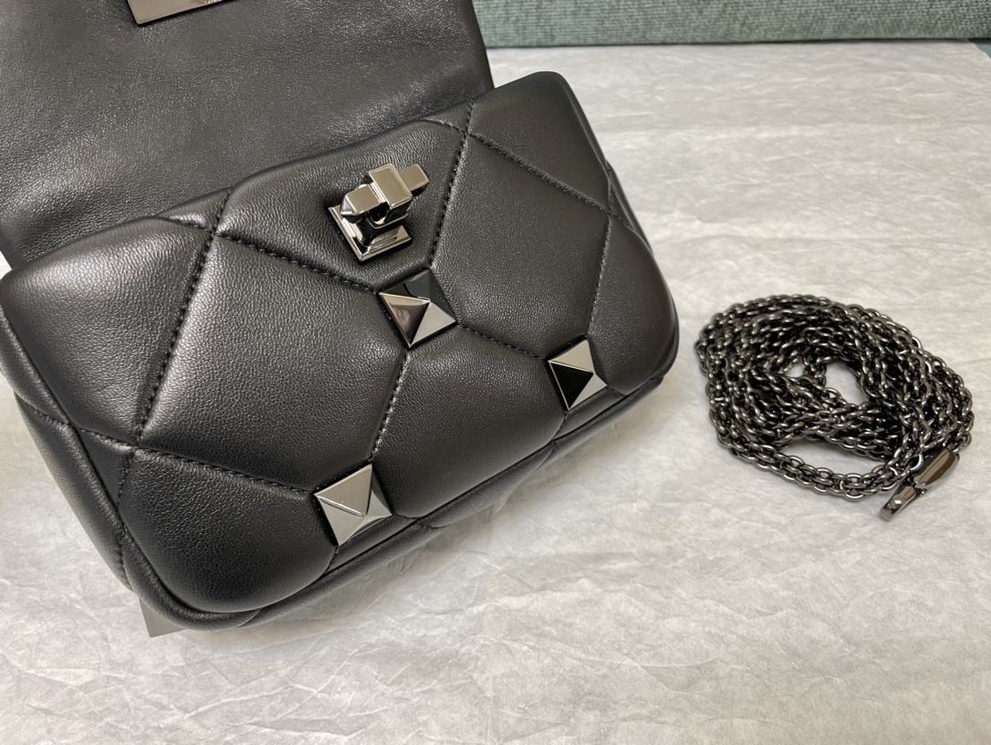 Valentino华伦天奴纳帕羊皮革迷你链条包0188
