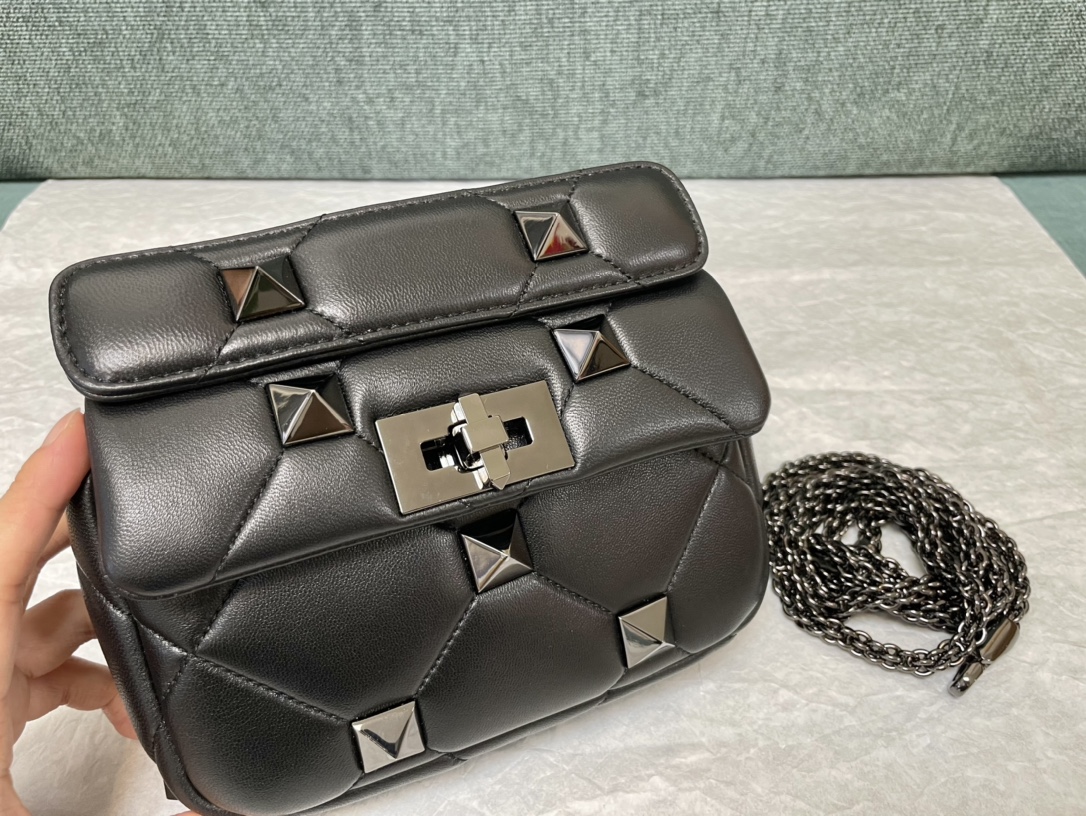 Valentino华伦天奴纳帕羊皮革迷你链条包0188