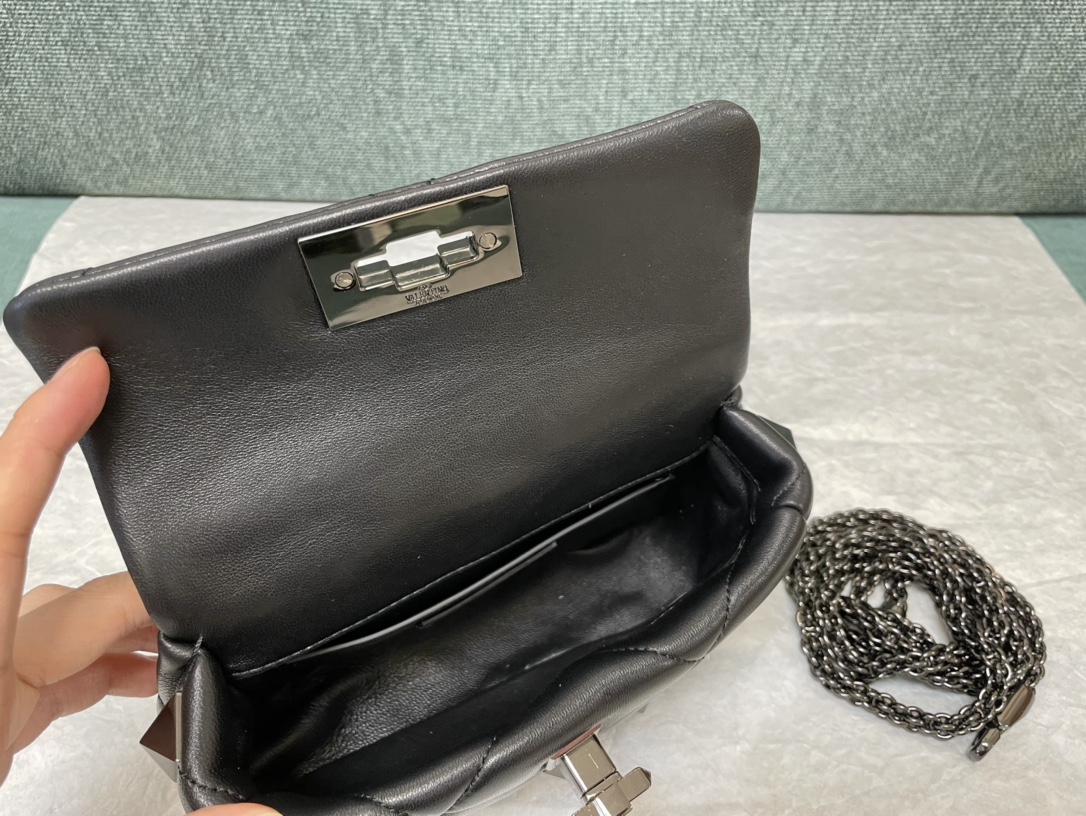 Valentino华伦天奴纳帕羊皮革迷你链条包0188
