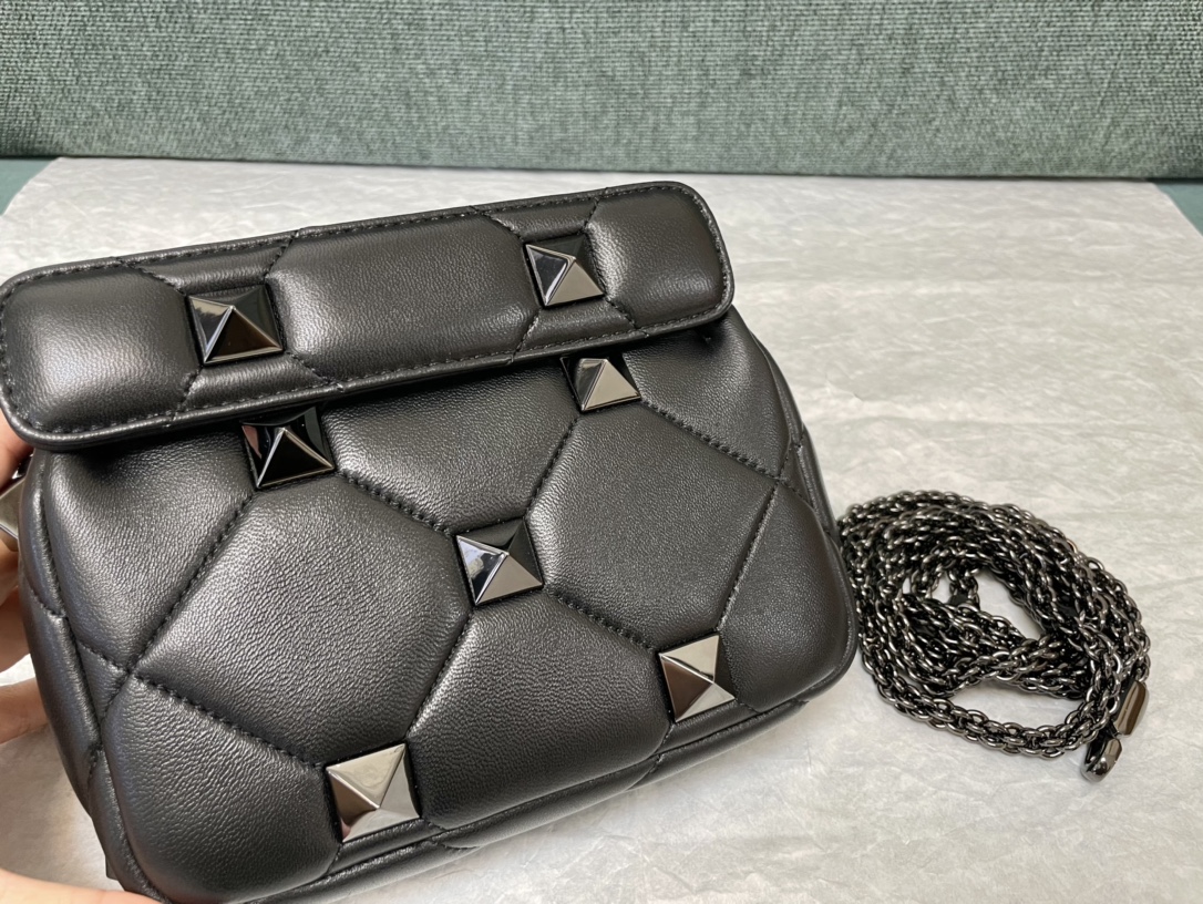 Valentino华伦天奴纳帕羊皮革迷你链条包0188