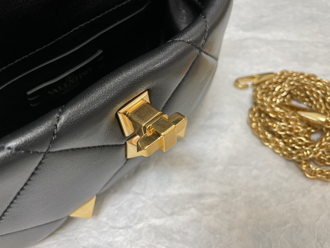 Valentino华伦天奴纳帕羊皮革迷你链条包0188