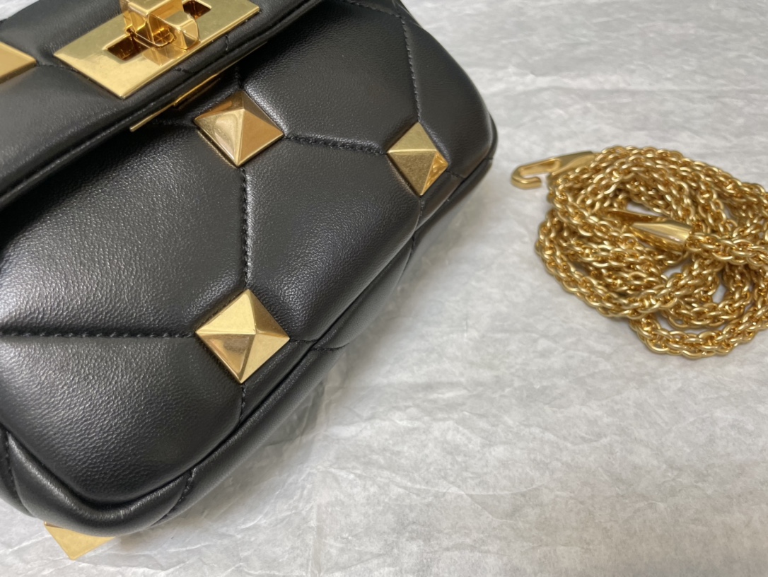 Valentino华伦天奴纳帕羊皮革迷你链条包0188