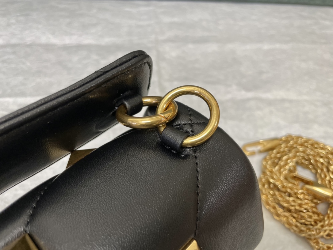 Valentino华伦天奴纳帕羊皮革迷你链条包0188