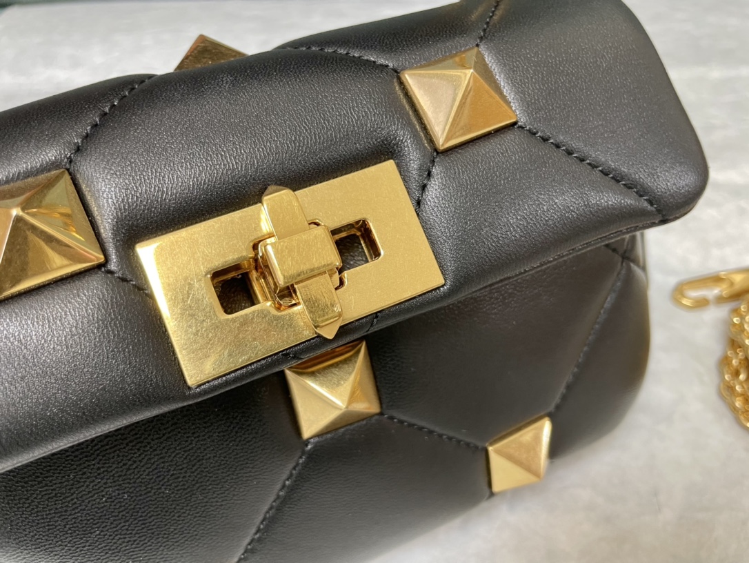 Valentino华伦天奴纳帕羊皮革迷你链条包0188