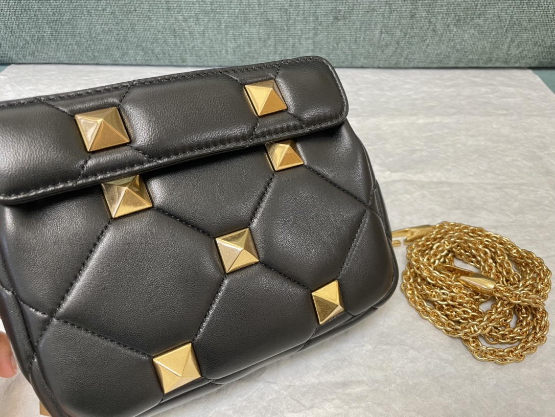 Valentino华伦天奴纳帕羊皮革迷你链条包0188