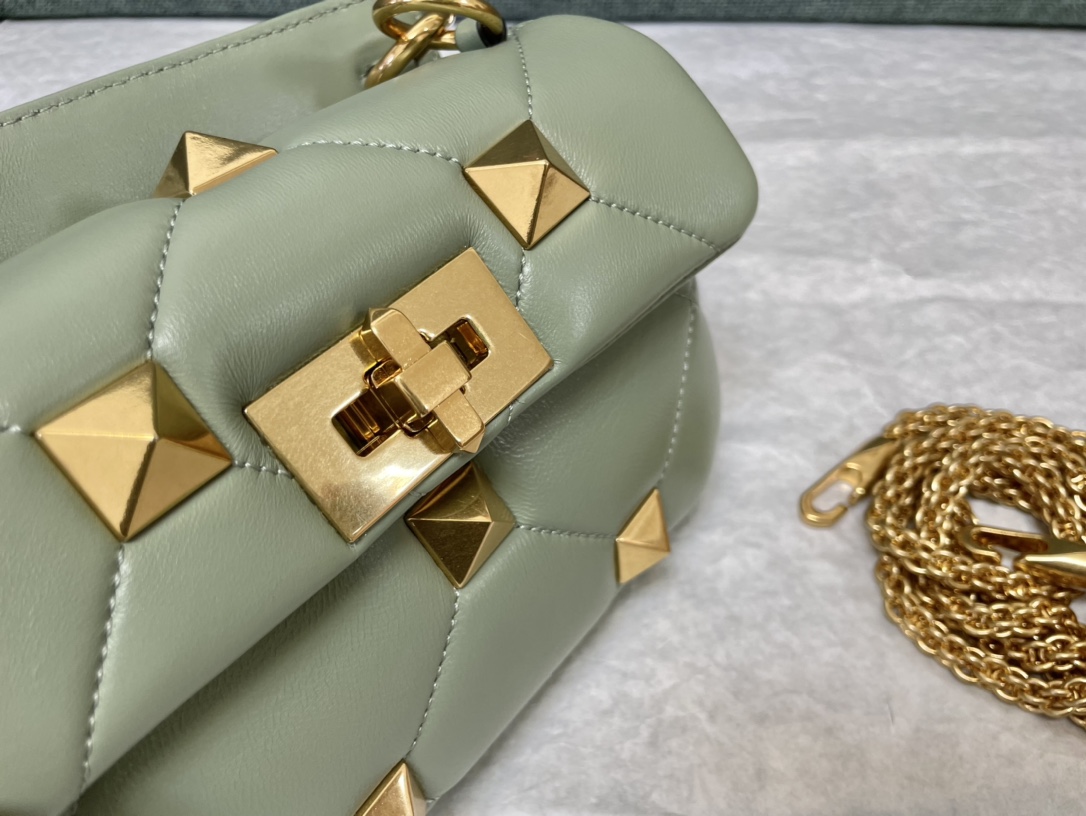 Valentino华伦天奴纳帕羊皮革迷你链条包0188