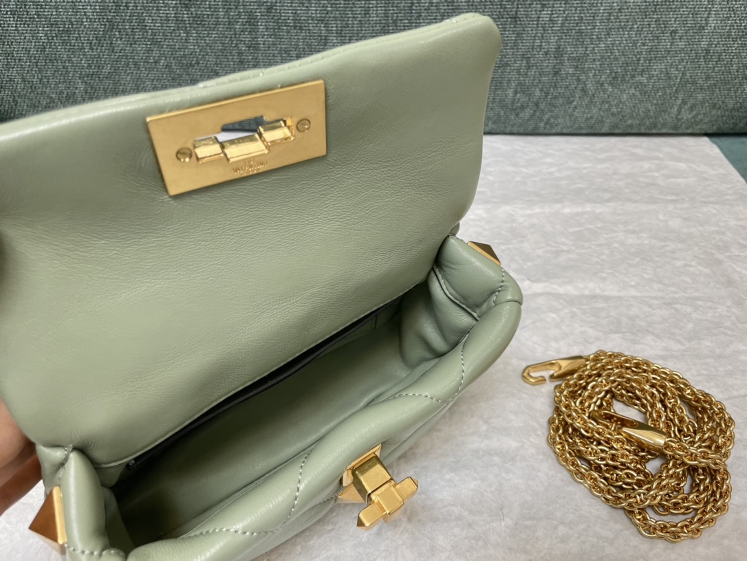 Valentino华伦天奴纳帕羊皮革迷你链条包0188