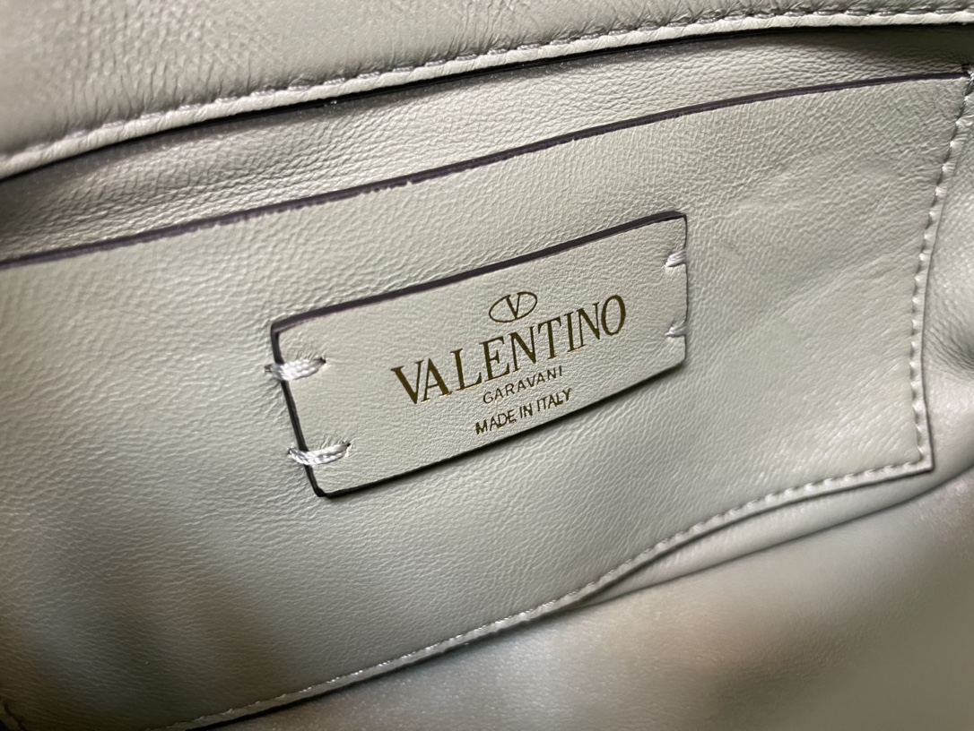 Valentino华伦天奴纳帕羊皮革迷你链条包0188