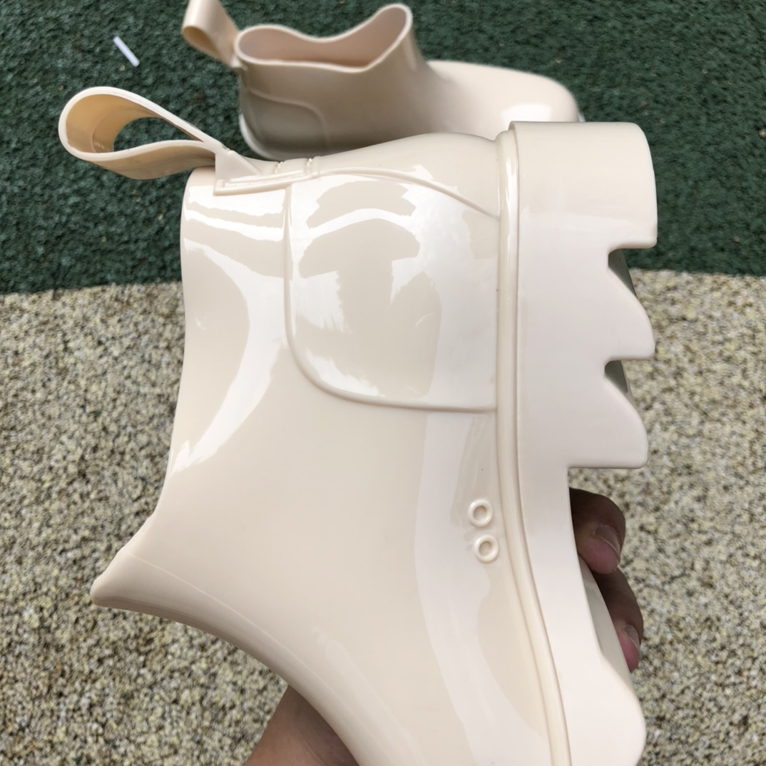 280  Bottega Veneta 葆蝶家 Stride 轻便透气 时尚百搭 休闲短靴