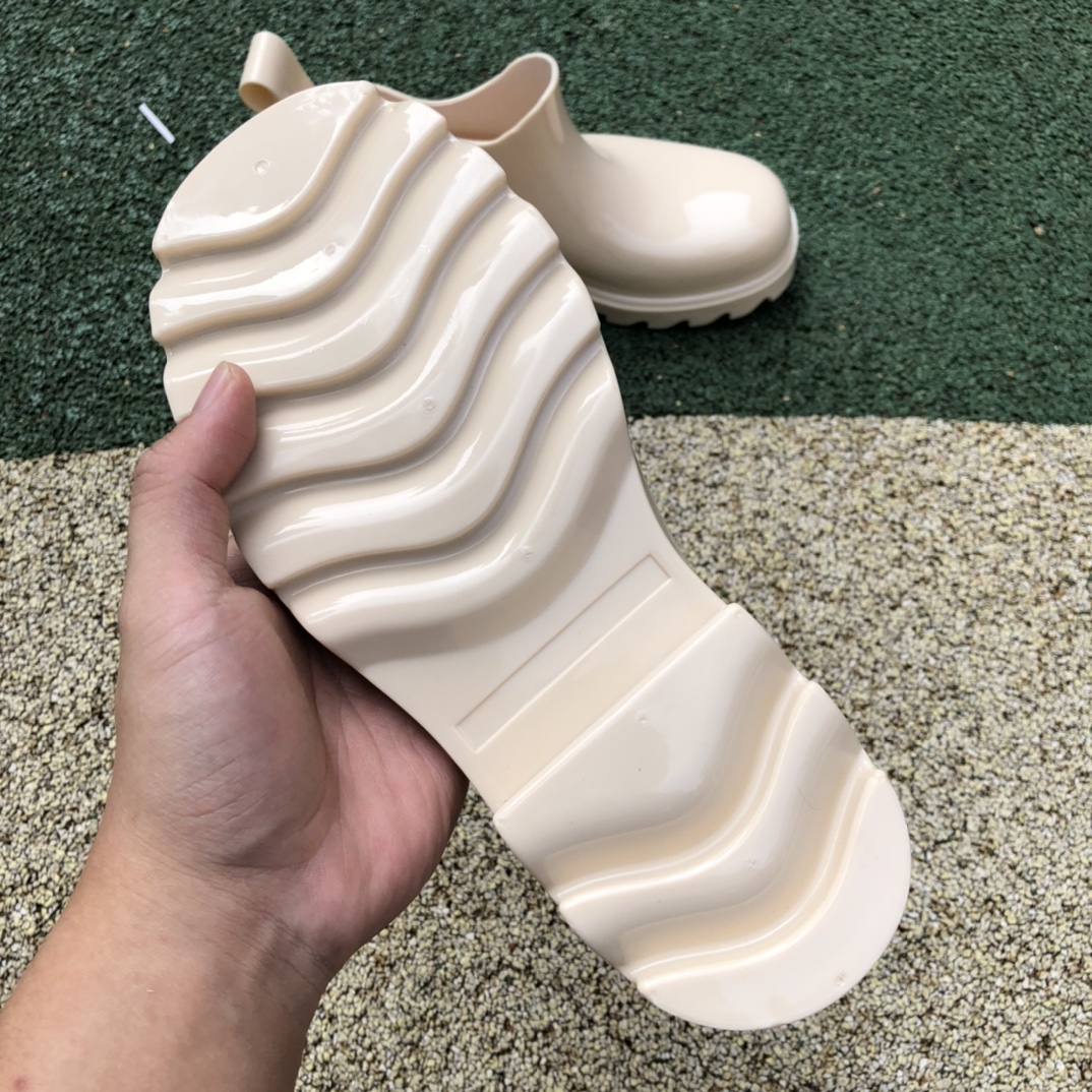 280  Bottega Veneta 葆蝶家 Stride 轻便透气 时尚百搭 休闲短靴