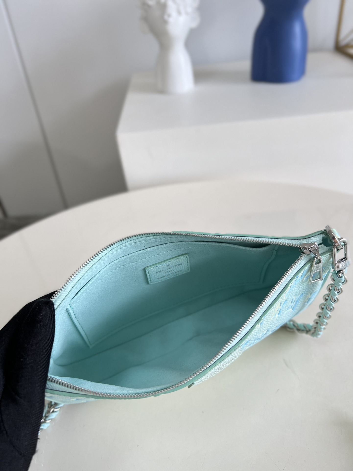 Balenciaga Classic Handcrafted Luxury Leather Shoulder Bag Ref.71D4B3D0 8