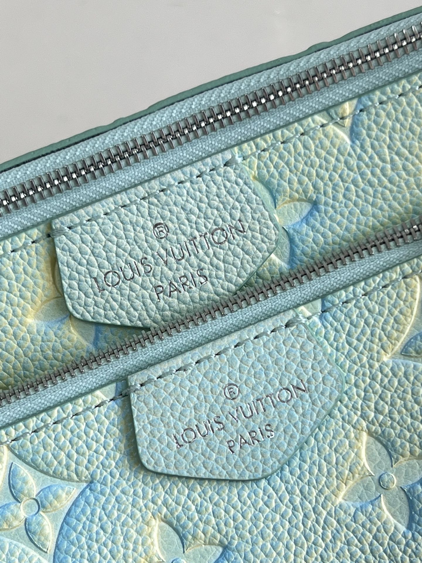 Balenciaga Classic Handcrafted Luxury Leather Shoulder Bag Ref.71D4B3D0 3