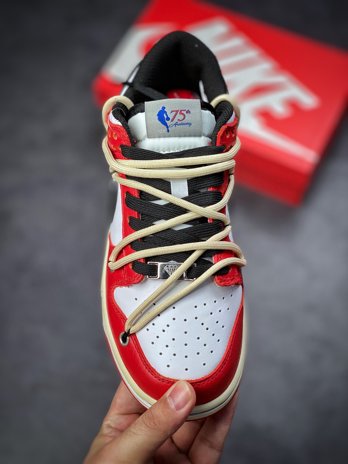 360 Nike SB Dunk Low “Chicago” 做旧芝加哥公牛配色 DD3363-100