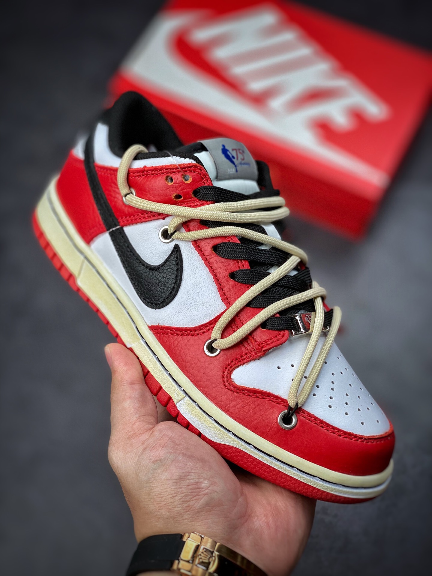 360 Nike SB Dunk Low “Chicago” 做旧芝加哥公牛配色 DD3363-100