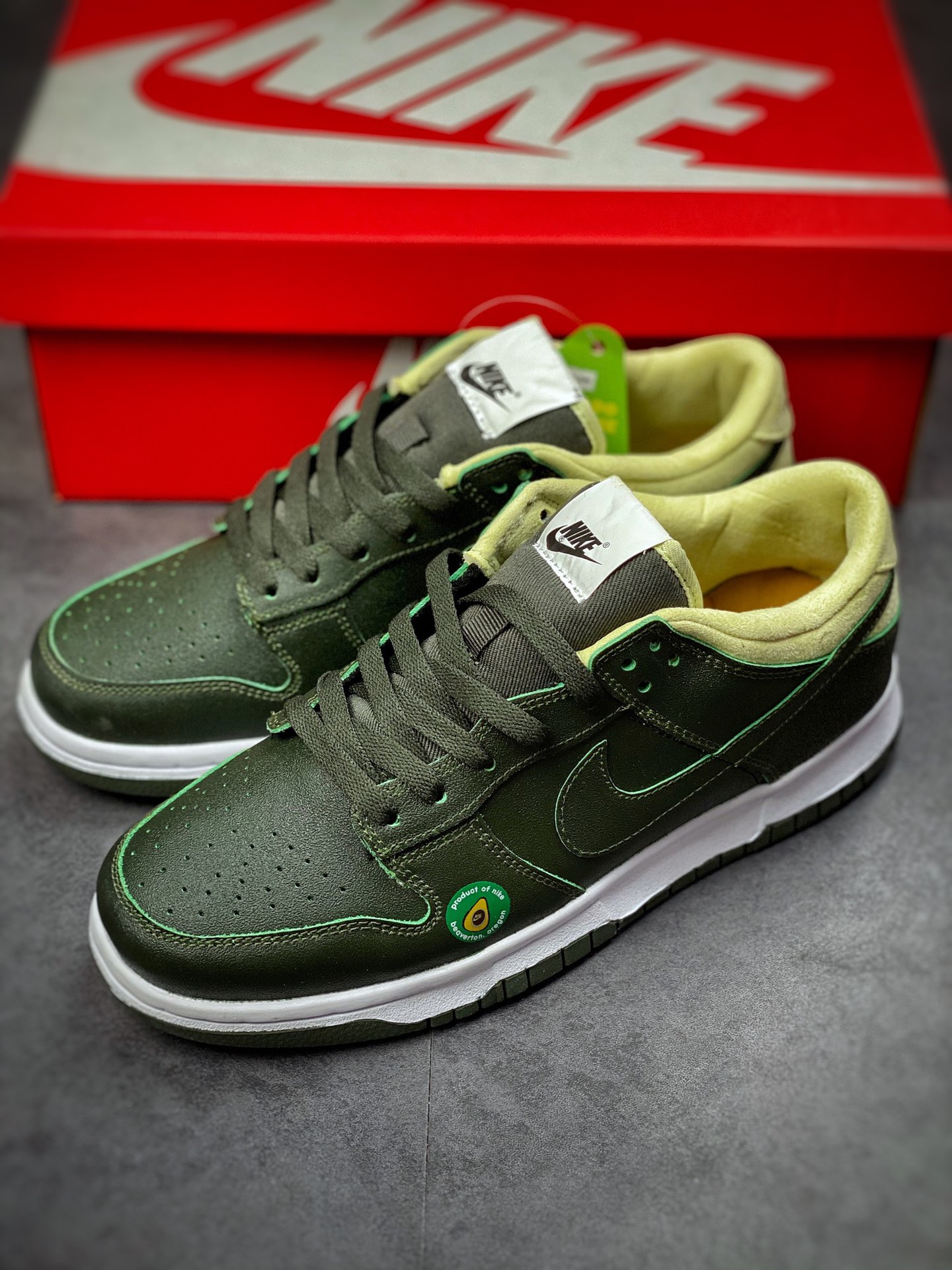 300 Nike SB Dunk Low ”Avocado” 墨绿牛油果  DM7606-300
