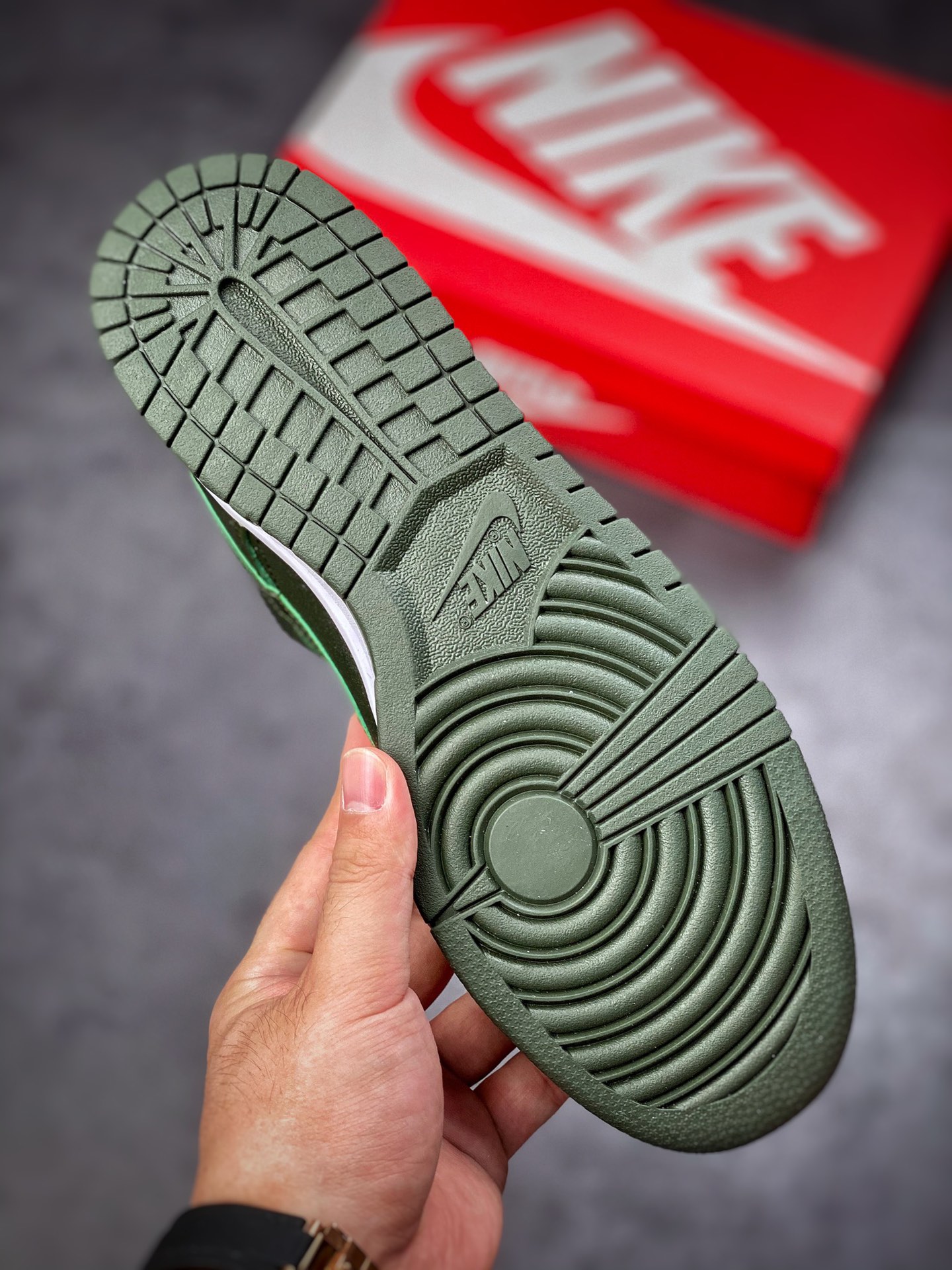 300 Nike SB Dunk Low ”Avocado” 墨绿牛油果  DM7606-300