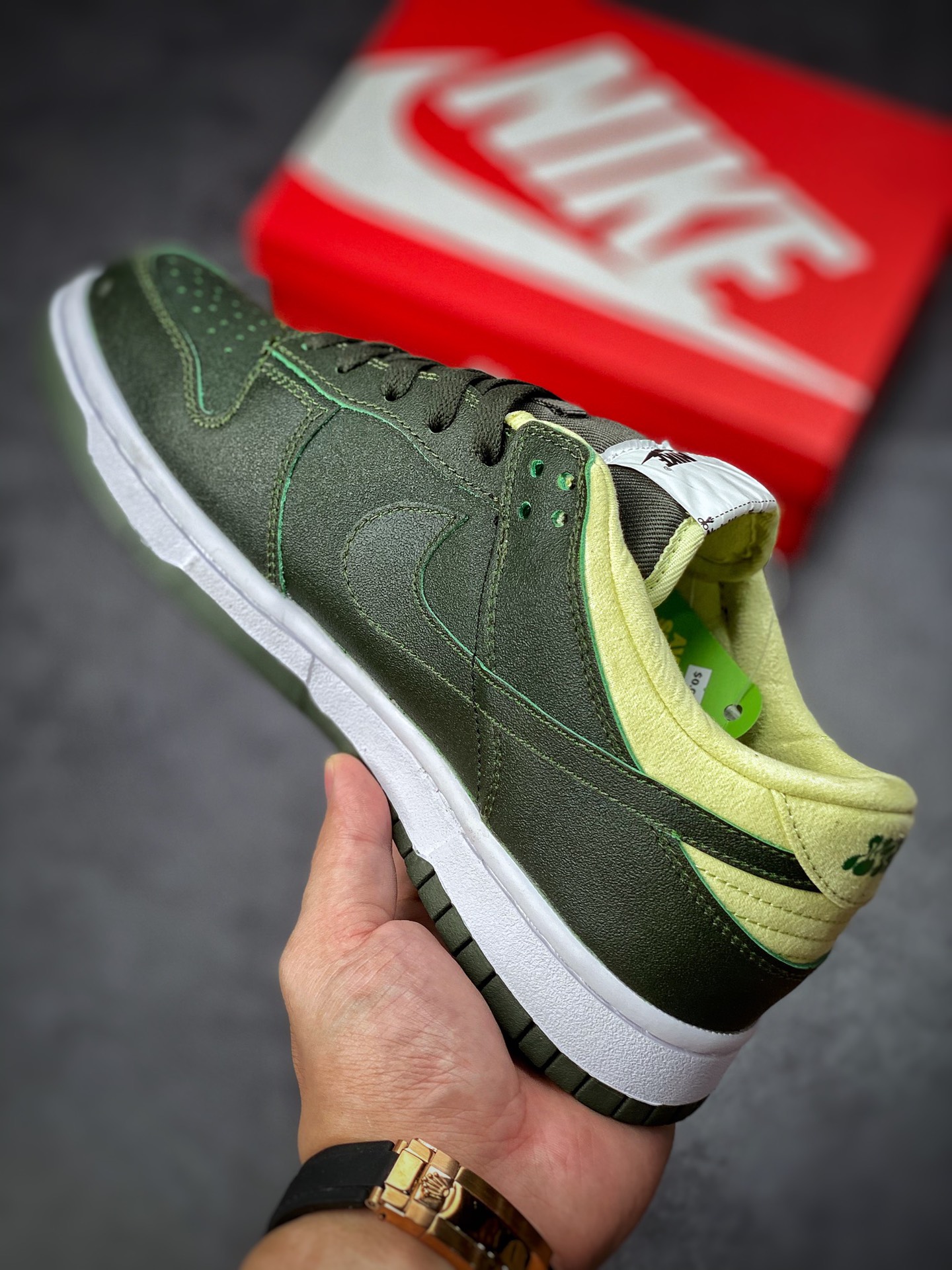 300 Nike SB Dunk Low ”Avocado” 墨绿牛油果  DM7606-300