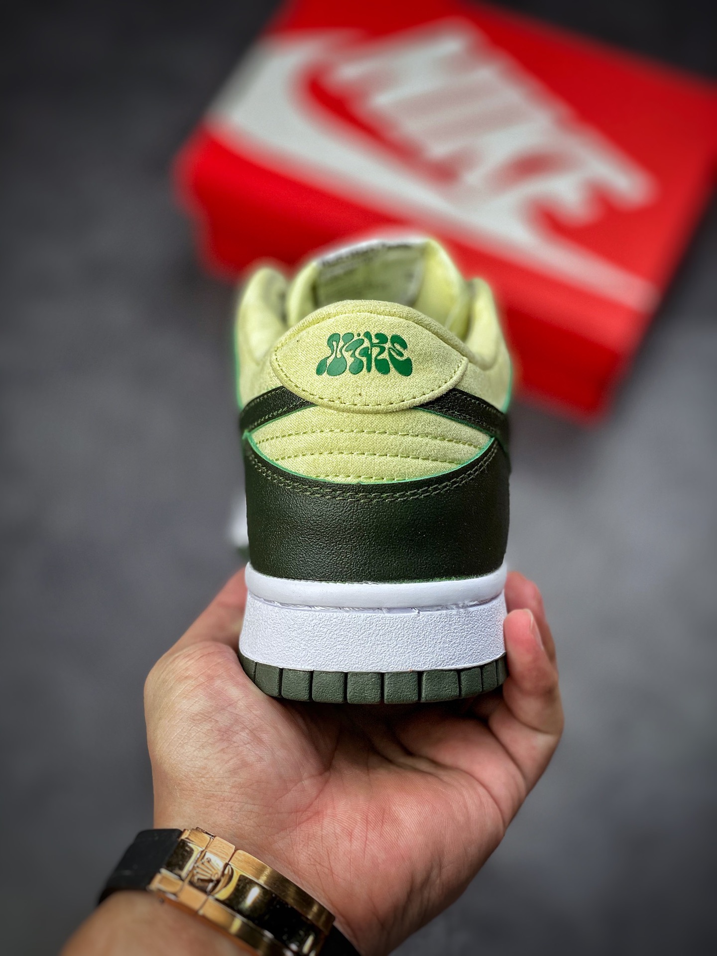 300 Nike SB Dunk Low ”Avocado” 墨绿牛油果  DM7606-300