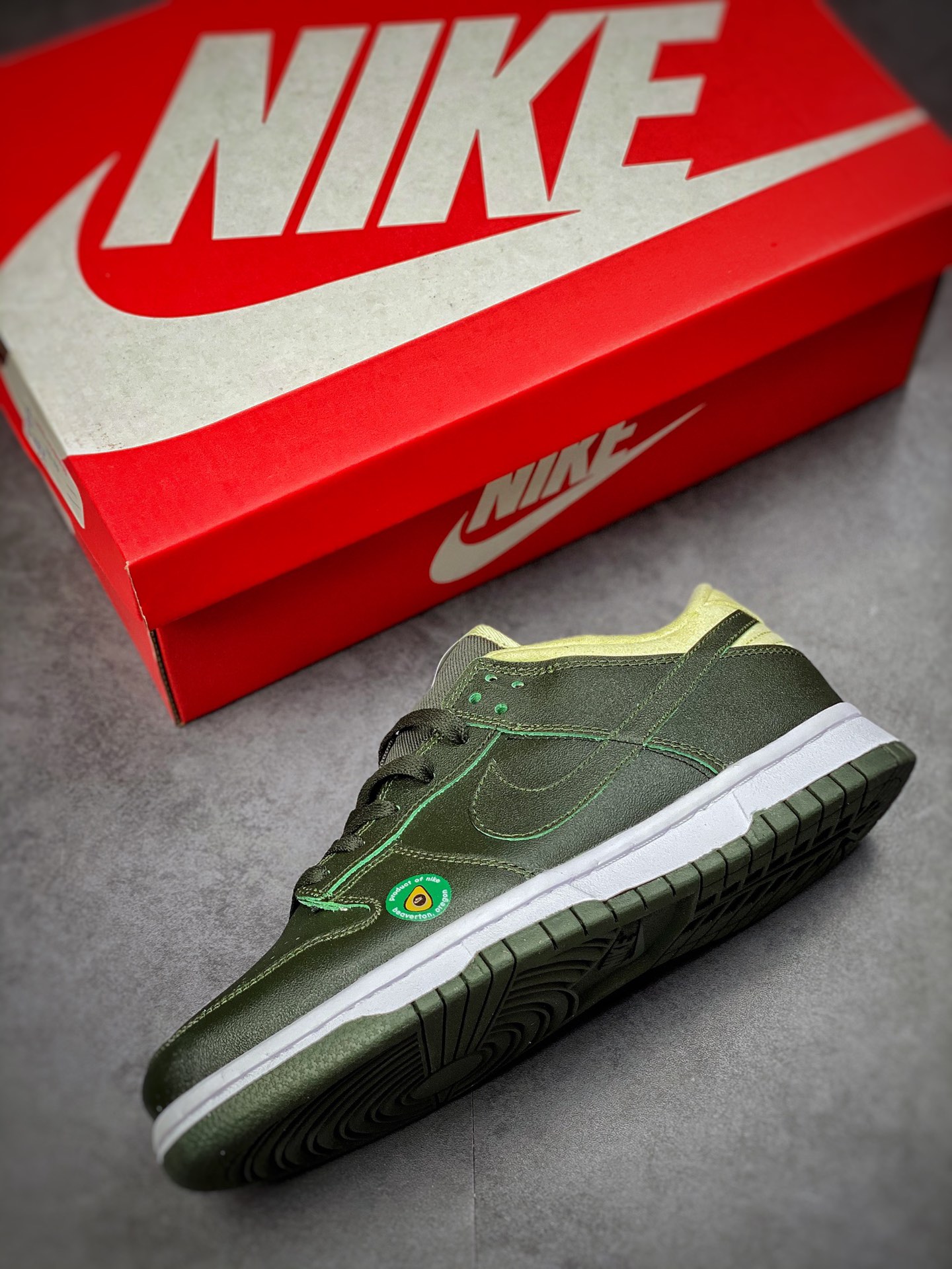 300 Nike SB Dunk Low ”Avocado” 墨绿牛油果  DM7606-300