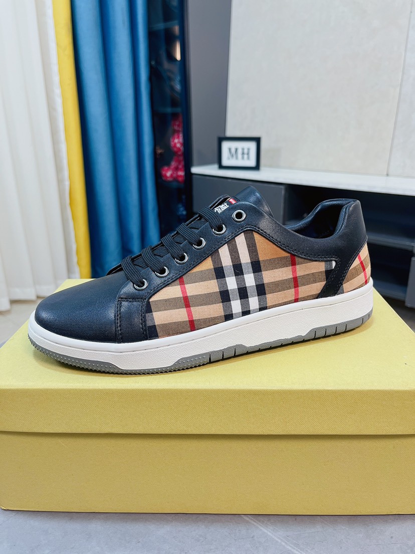 I5 巴宝莉 Burberry 系带休闲男鞋抢先上市，材料做工完胜市场所有版本 最高品质出货头层牛皮配进口原版材料真皮内里，私模软质大底，上脚舒适度高、进口专用材料凸显品牌独特魅力 ，高端定制 38一44