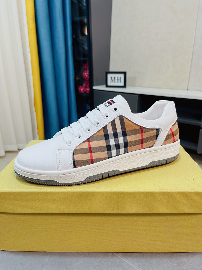 I5 巴宝莉 Burberry 系带休闲男鞋抢先上市，材料做工完胜市场所有版本 最高品质出货头层牛皮配进口原版材料真皮内里，私模软质大底，上脚舒适度高、进口专用材料凸显品牌独特魅力 ，高端定制 38一44