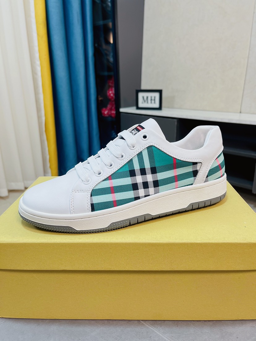 I5 巴宝莉 Burberry 系带休闲男鞋抢先上市，材料做工完胜市场所有版本 最高品质出货头层牛皮配进口原版材料真皮内里，私模软质大底，上脚舒适度高、进口专用材料凸显品牌独特魅力 ，高端定制 38一44