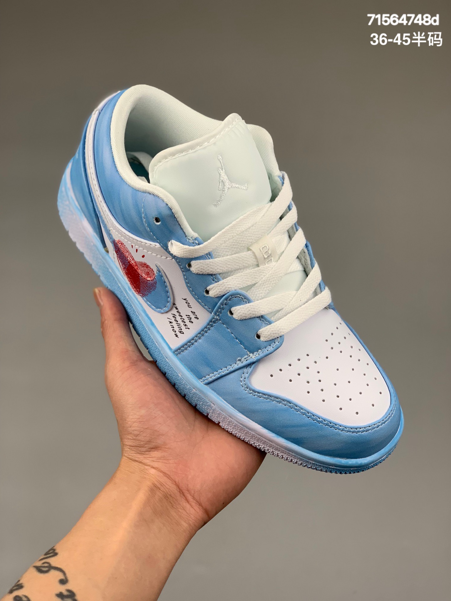 本地
真标Air Jordan 1 Low AJ1乔1低帮休闲板鞋 同步官方配色 原鞋原档案开发 原厂皮料 原档冲孔鞋头 正确满胶鞋垫 四线拉帮 原厂织唛标 鞋舌高弹海绵填充
尺码:36 36.5 37.5 38 38.5 39 40 40.5 41 42 42.5 43 44 45
编码：71564748d