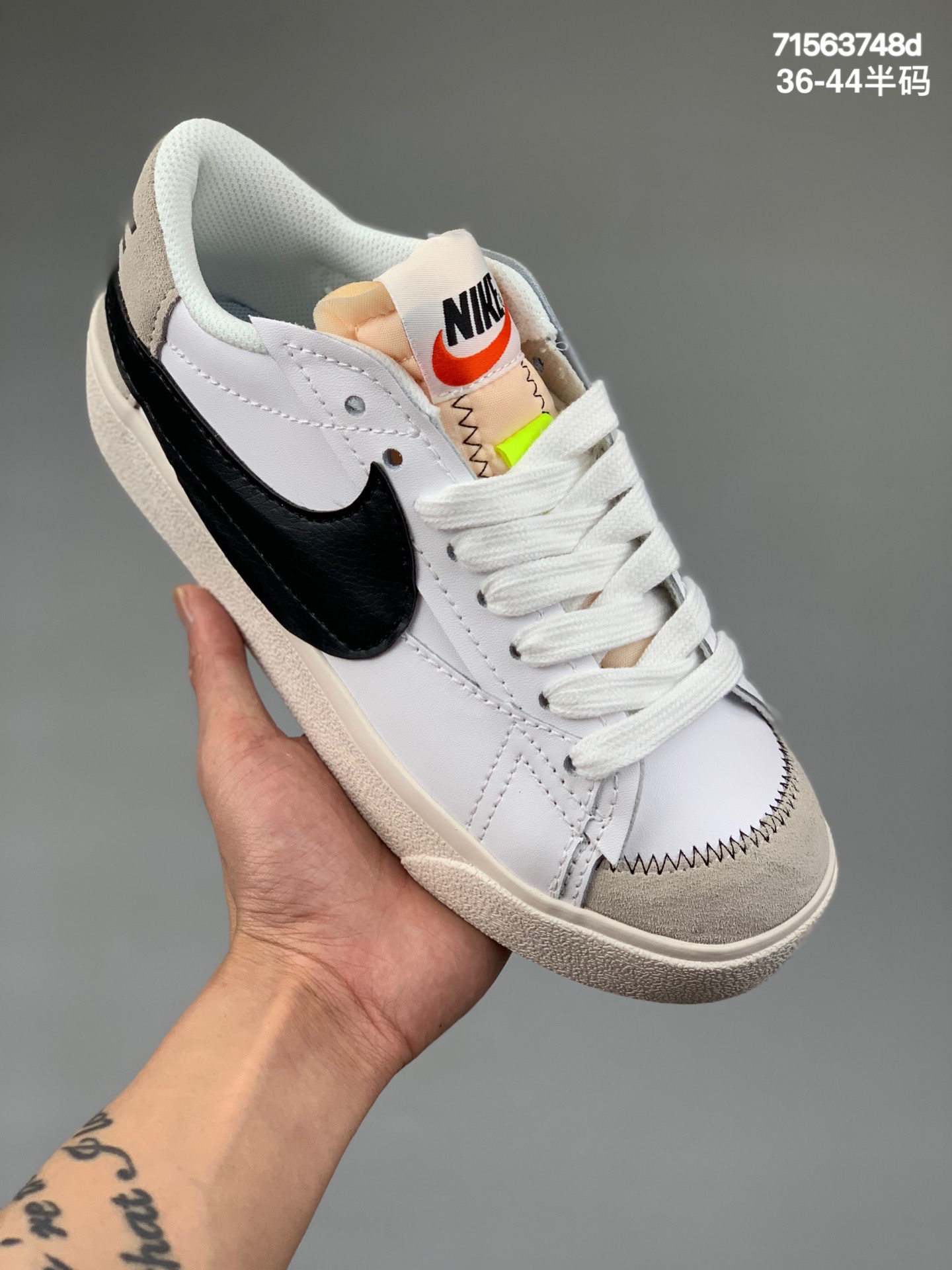 本地
厚底  Blazer Low ’1977 Jumbo 经典开拓者低帮百搭休闲运动板鞋。采用环保材料的大底 独特的鞋面连者鞋底印刷，演绎出了这个配色的独特风格，眼前的新设计选用皮质。配出当下流行的阴阳元素。呈现属于现代潮流的美感。 
货号: DQ1470 
尺码：36-44带半码
编码：71563748d