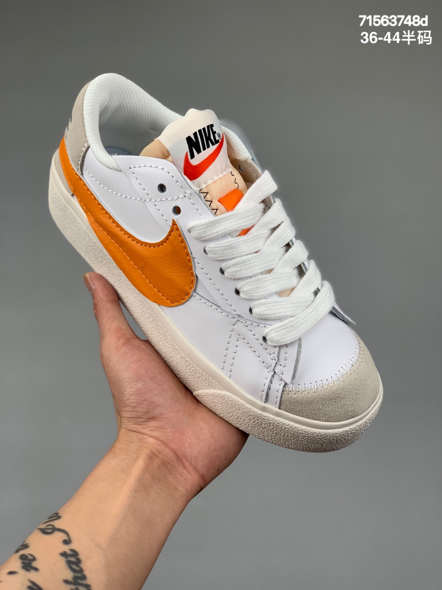 本地
厚底  Blazer Low ’1977 Jumbo 经典开拓者低帮百搭休闲运动板鞋。采用环保材料的大底 独特的鞋面连者鞋底印刷，演绎出了这个配色的独特风格，眼前的新设计选用皮质。配出当下流行的阴阳元素。呈现属于现代潮流的美感。 
货号: DQ1470 
尺码：36-44带半码
编码：71563748d