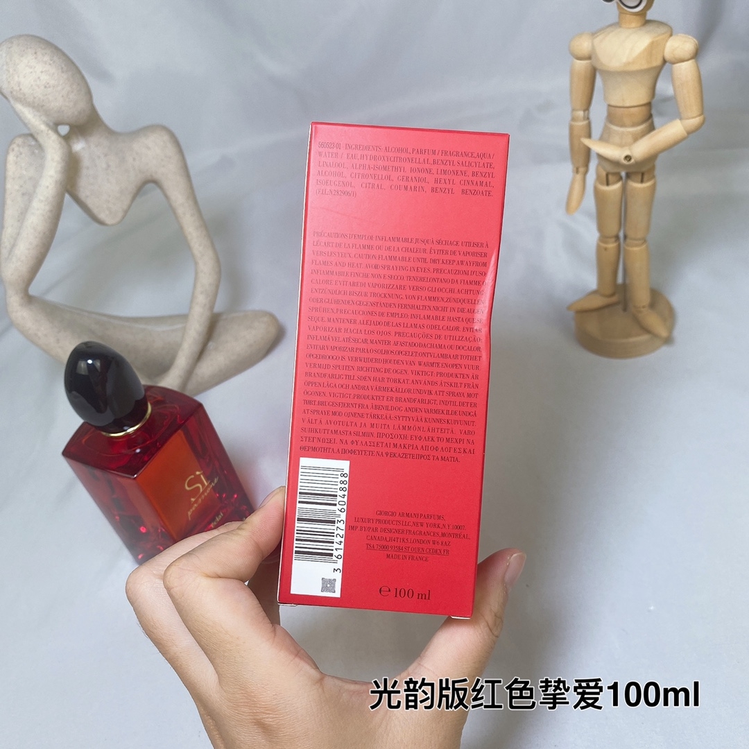 95💰专柜品质
armani阿玛尼2022新品si光韵版红色挚爱迷情eclat版女香100ml
这款英文名是si passione eclat de parfum,
光韵版,2022
前调:黑醋栗卡拉布里亚香柠檬
中调:五月玫瑰大马士革玫瑰
后调:白麝香马达加斯加香草