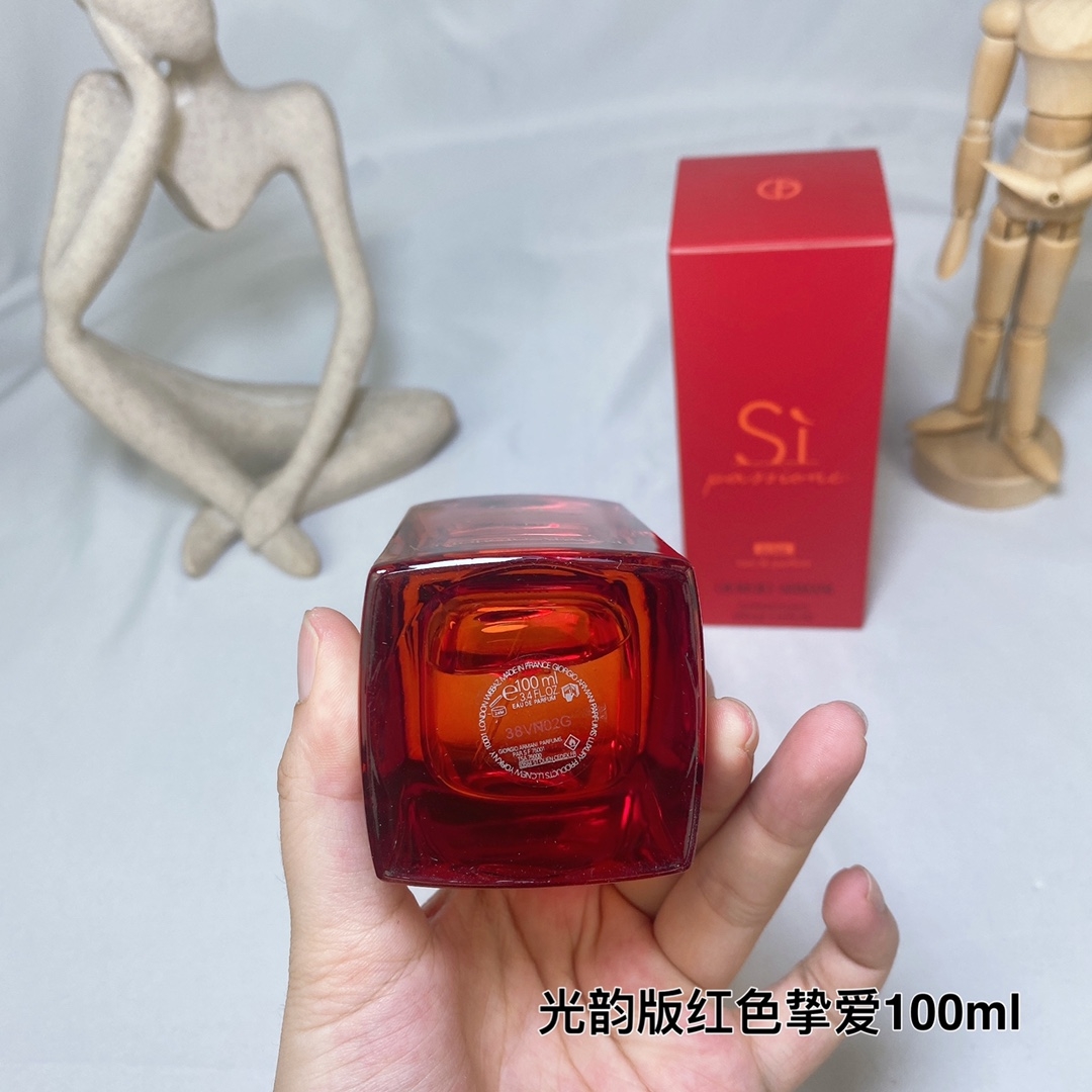 95💰专柜品质
armani阿玛尼2022新品si光韵版红色挚爱迷情eclat版女香100ml
这款英文名是si passione eclat de parfum,
光韵版,2022
前调:黑醋栗卡拉布里亚香柠檬
中调:五月玫瑰大马士革玫瑰
后调:白麝香马达加斯加香草