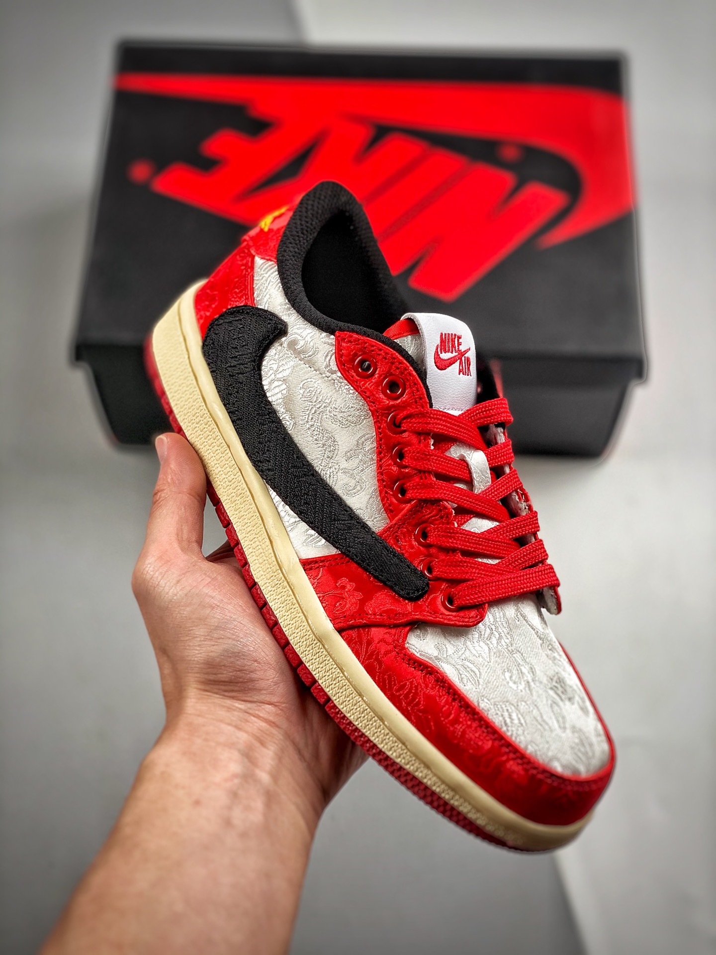 -2 Air Jordan 1 Low Silk Reverse Swoosh, the only exclusive top-layer leather in the market, developed from the origina…