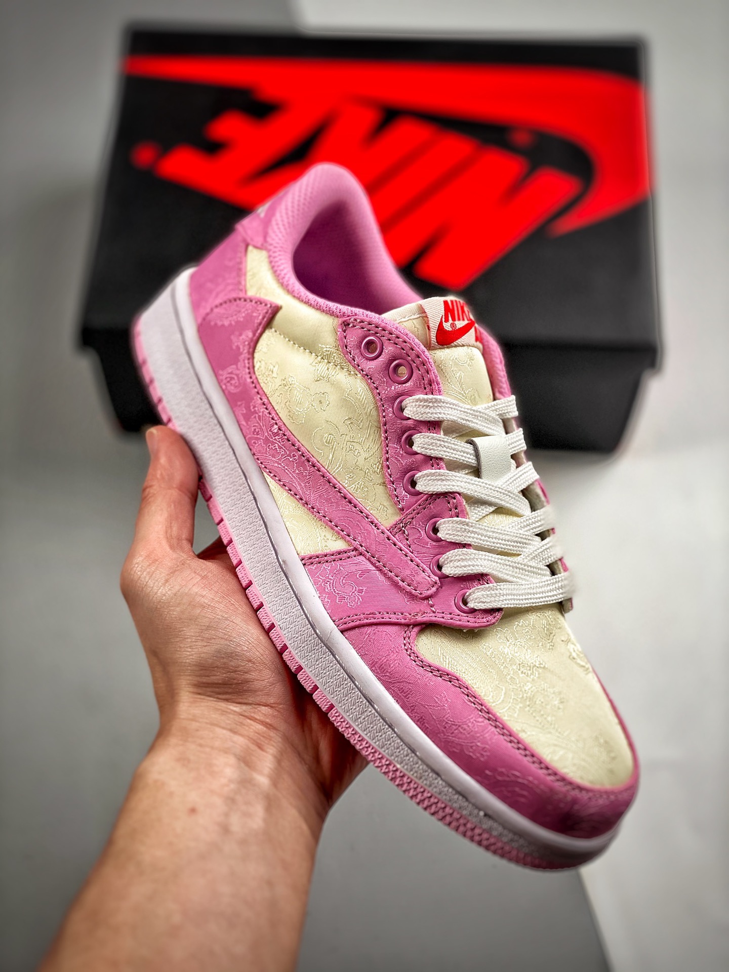 -2 Air Jordan 1 Low Silk Reverse Swoosh, the only exclusive top-layer leather in the market, developed from the origina…
