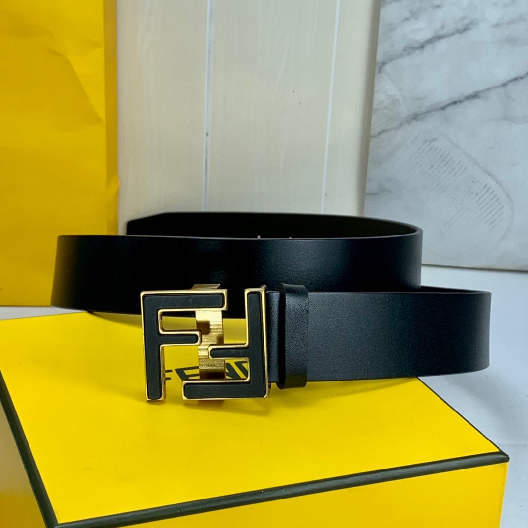 I5 FENDI 芬迪  宽38mm 经典款单层树膏皮革腰带,配标志性双层FF扣.无涂层褪色皮革材质 具备耐用不变形 此皮面手感光滑细腻衣橱必备百搭上品