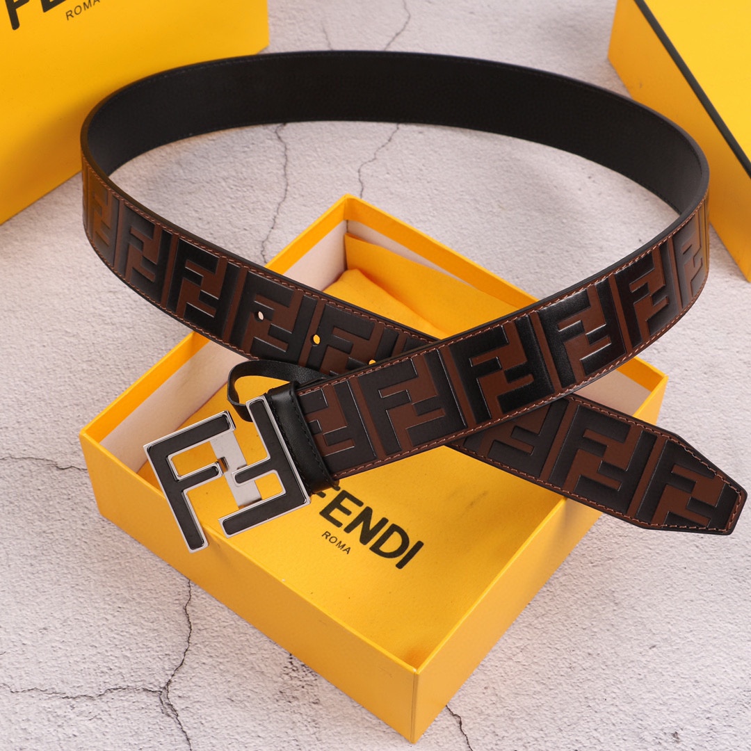 I5 FENDI 芬迪  宽38MM 标志造型宽皮带.原版双层FF单钉扣,进口原版小牛皮制成.印有浮雕黑FF 图案.镀金表面金属制品,品质保证.