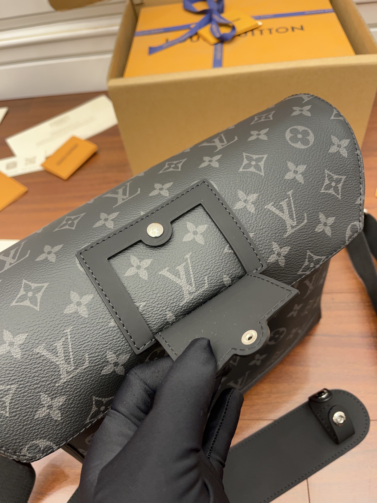 独家首发型号M40511特级加强版品质提升.专柜同步电子芯片内码礼品袋保护纸铜版电子标签合格证皮料是正品