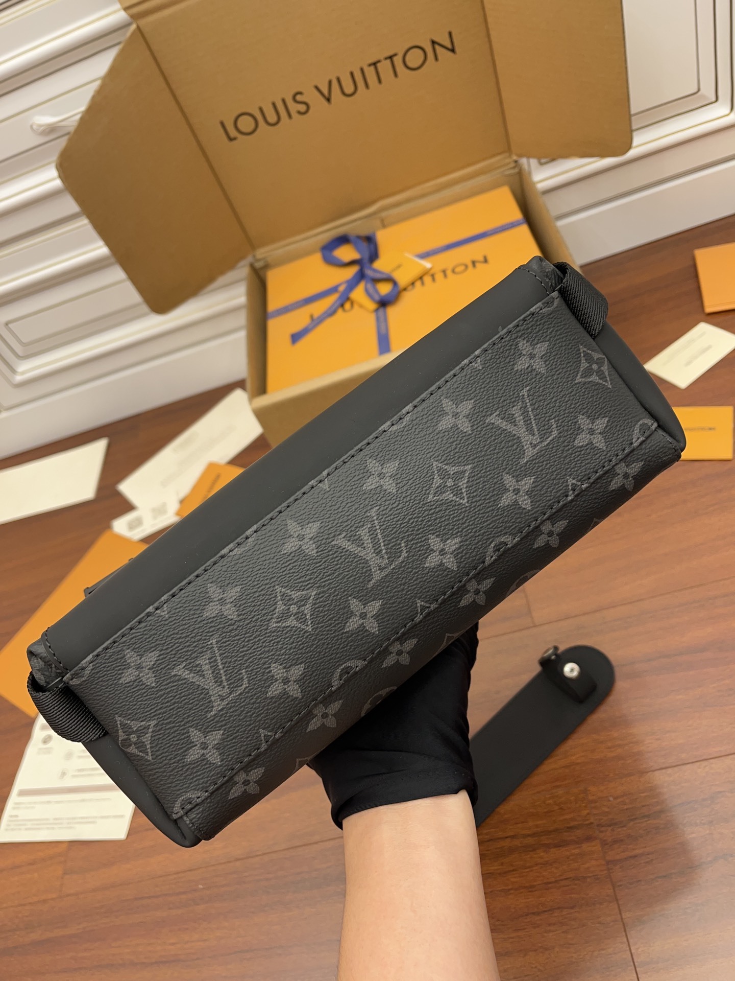 独家首发型号M40511特级加强版品质提升.专柜同步电子芯片内码礼品袋保护纸铜版电子标签合格证皮料是正品