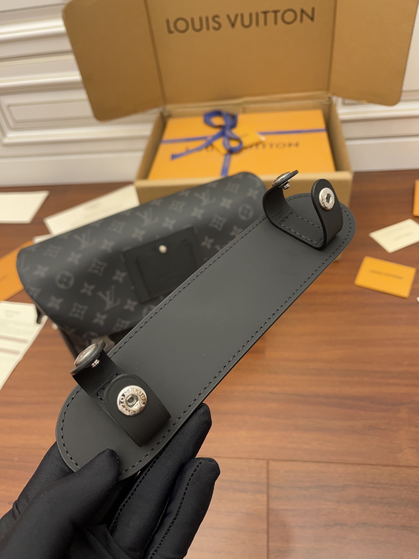 独家首发型号M40511特级加强版品质提升.专柜同步电子芯片内码礼品袋保护纸铜版电子标签合格证皮料是正品
