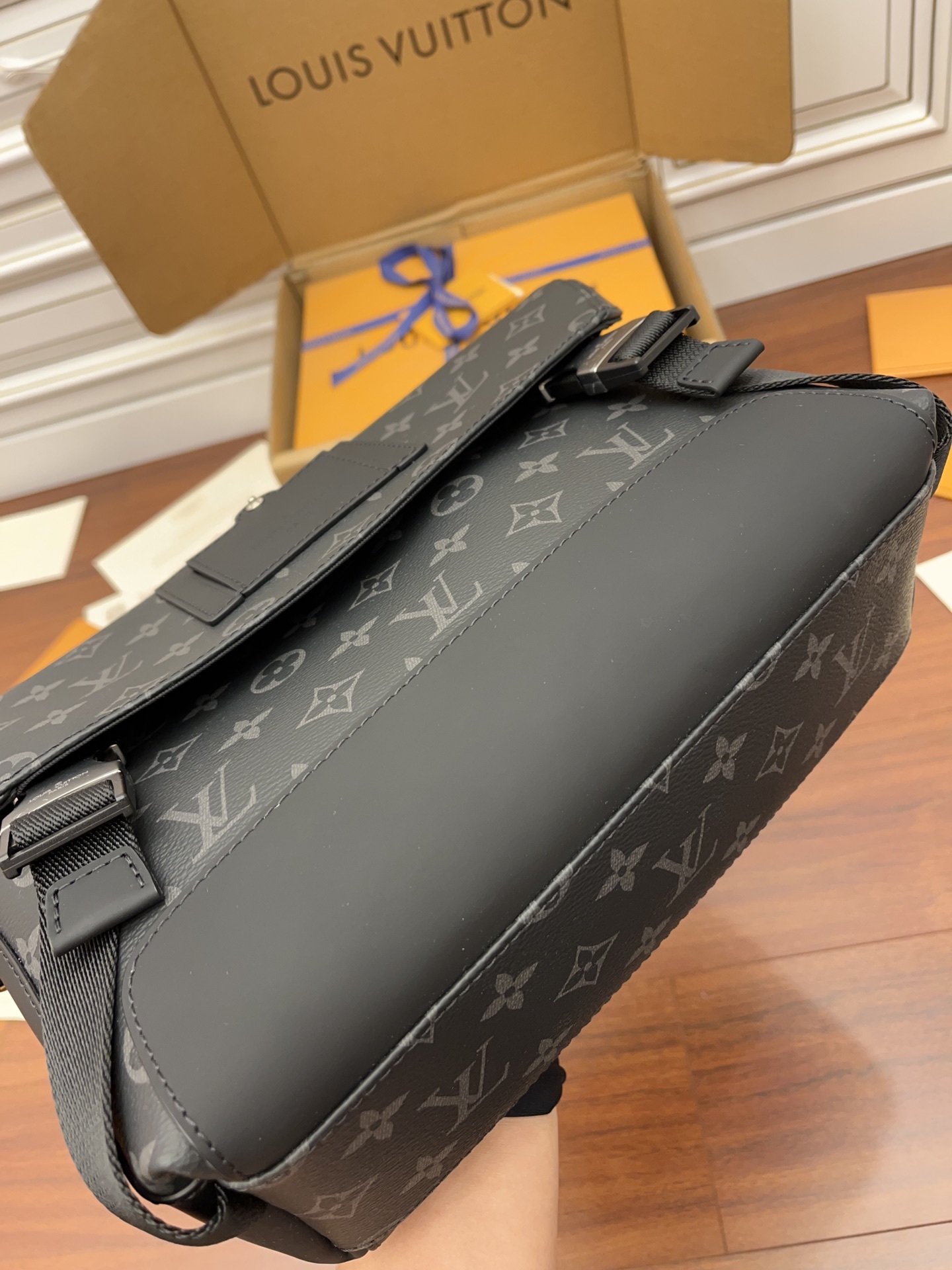 独家首发型号M40511特级加强版品质提升.专柜同步电子芯片内码礼品袋保护纸铜版电子标签合格证皮料是正品