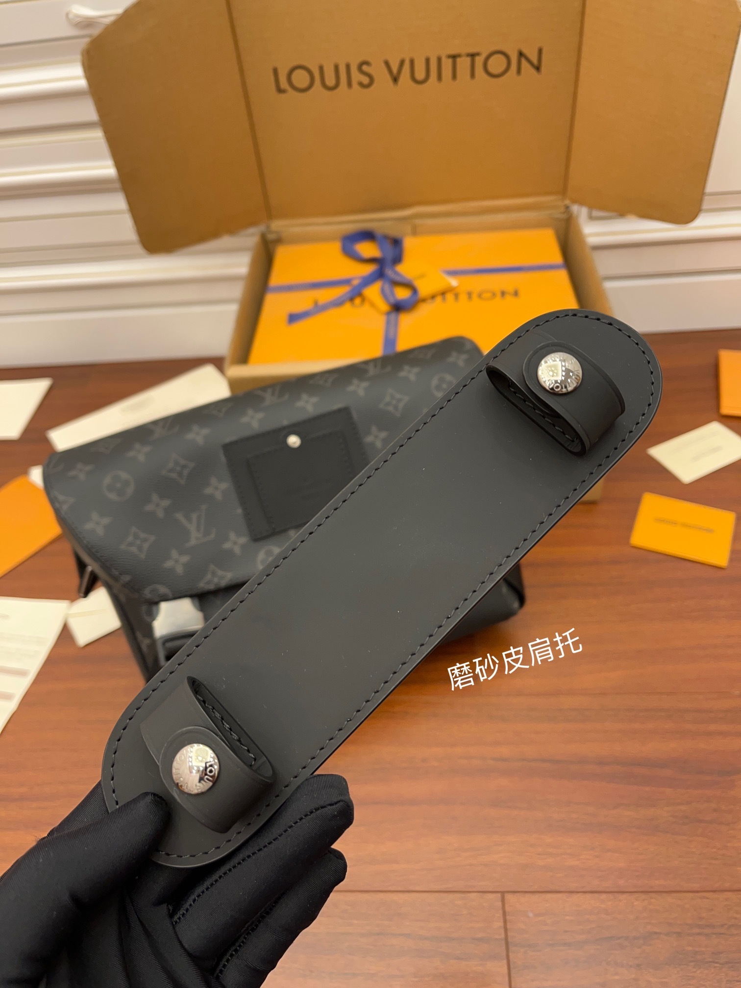 独家首发型号M40511特级加强版品质提升.专柜同步电子芯片内码礼品袋保护纸铜版电子标签合格证皮料是正品