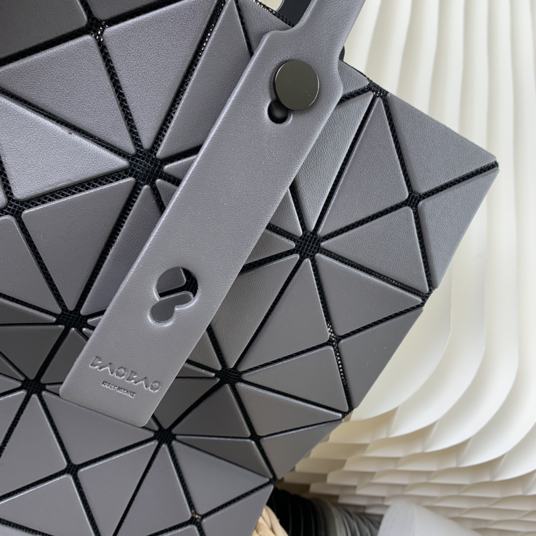 Issey Miyake Bao Bao 6x6 Matte Gray Tote Bag 8 i1657948430 2142 6