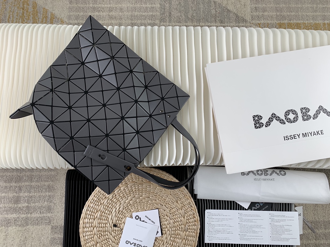 Issey Miyake Bao Bao 6x6 Matte Gray Tote Bag 6 i1657948430 9581 4